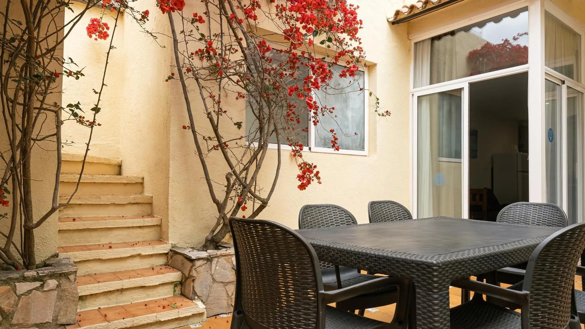Neptuno Apartments Calella